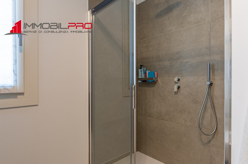 Proponiamo in vendita un esclusivo appartamento tricamere in classe energetica A4 di ben 217 mq s...