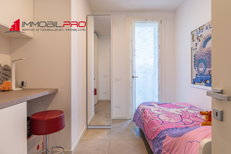 Proponiamo in vendita un esclusivo appartamento tricamere in classe energetica A4 di ben 217 mq s...