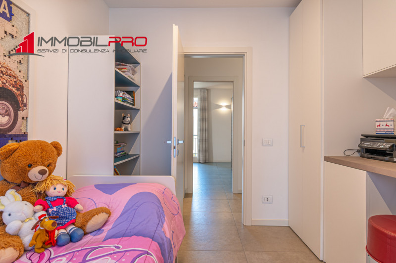 Proponiamo in vendita un esclusivo appartamento tricamere in classe energetica A4 di ben 217 mq s...