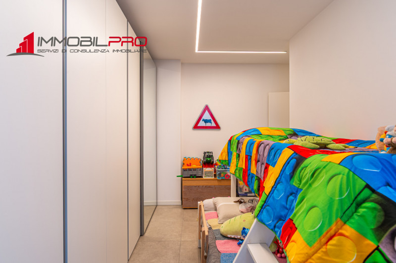 Proponiamo in vendita un esclusivo appartamento tricamere in classe energetica A4 di ben 217 mq s...