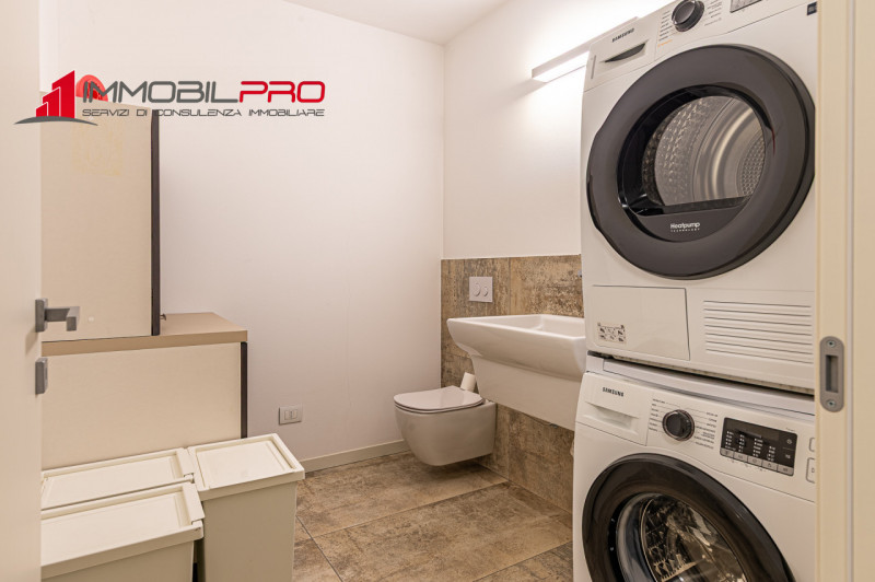 Proponiamo in vendita un esclusivo appartamento tricamere in classe energetica A4 di ben 217 mq s...