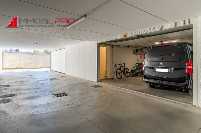 Proponiamo in vendita un esclusivo appartamento tricamere in classe energetica A4 di ben 217 mq s...