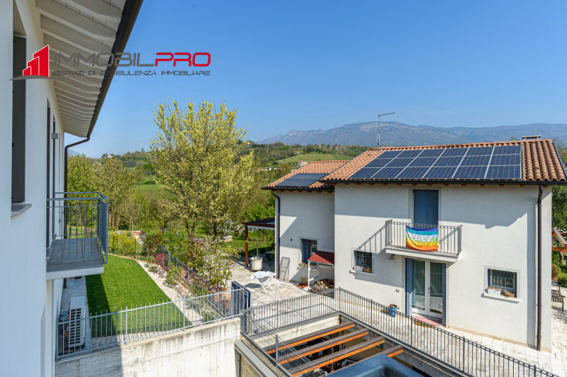 Proponiamo in vendita un esclusivo appartamento tricamere in classe energetica A4 di ben 217 mq s...