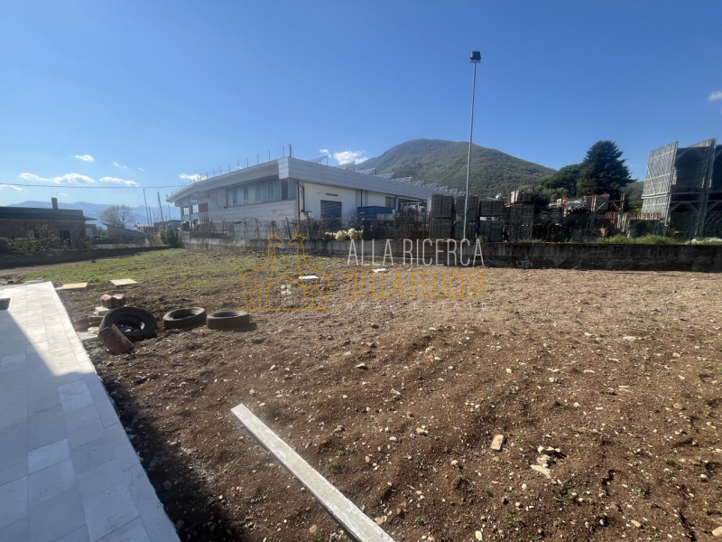 PIOVENE ROCCHETTE: BIFAMILIARE DI NUOVA COSTRUZIONE, servita da giardino esclusivo.
Cl. En. A+ IP...