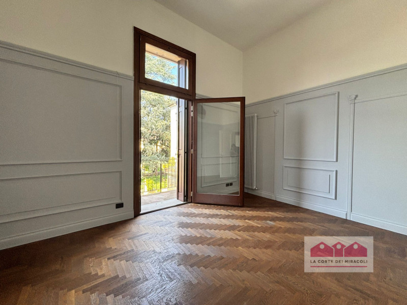 CENTRO STORICO: BICAMERE IN PALAZZO STORICO COMPOSTO DA SOGGIORNO CON SALA DA PRANZO, CUCINA SEPA...