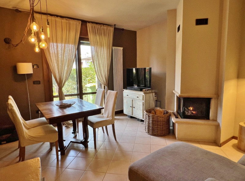 BRESSANVIDO - LOCALITA' POIANELLA: AMPIO MINI CON TAVERNA E GIARDINO ESCLUSIVO - RIF.8379
Scopri ...