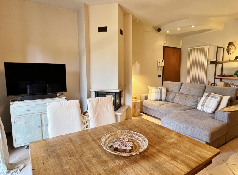 BRESSANVIDO - LOCALITA' POIANELLA: AMPIO MINI CON TAVERNA E GIARDINO ESCLUSIVO - RIF.8379
Scopri ...