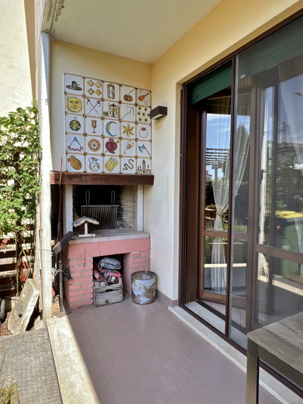 BRESSANVIDO - LOCALITA' POIANELLA: AMPIO MINI CON TAVERNA E GIARDINO ESCLUSIVO - RIF.8379
Scopri ...