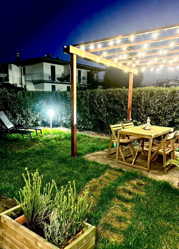 BRESSANVIDO - LOCALITA' POIANELLA: AMPIO MINI CON TAVERNA E GIARDINO ESCLUSIVO - RIF.8379
Scopri ...