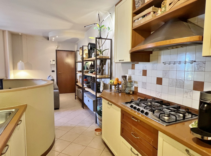 BRESSANVIDO - LOCALITA' POIANELLA: AMPIO MINI CON TAVERNA E GIARDINO ESCLUSIVO - RIF.8379
Scopri ...