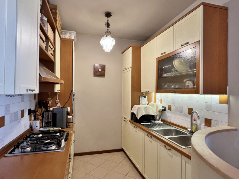 BRESSANVIDO - LOCALITA' POIANELLA: AMPIO MINI CON TAVERNA E GIARDINO ESCLUSIVO - RIF.8379
Scopri ...