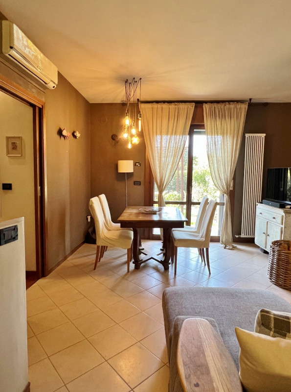 BRESSANVIDO - LOCALITA' POIANELLA: AMPIO MINI CON TAVERNA E GIARDINO ESCLUSIVO - RIF.8379
Scopri ...