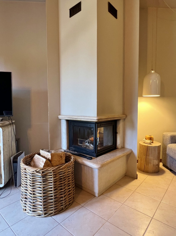 BRESSANVIDO - LOCALITA' POIANELLA: AMPIO MINI CON TAVERNA E GIARDINO ESCLUSIVO - RIF.8379
Scopri ...