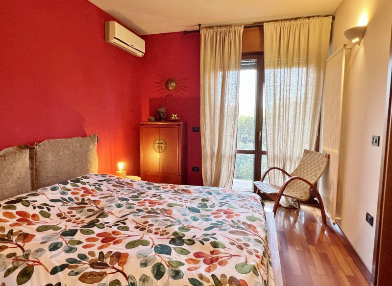 BRESSANVIDO - LOCALITA' POIANELLA: AMPIO MINI CON TAVERNA E GIARDINO ESCLUSIVO - RIF.8379
Scopri ...