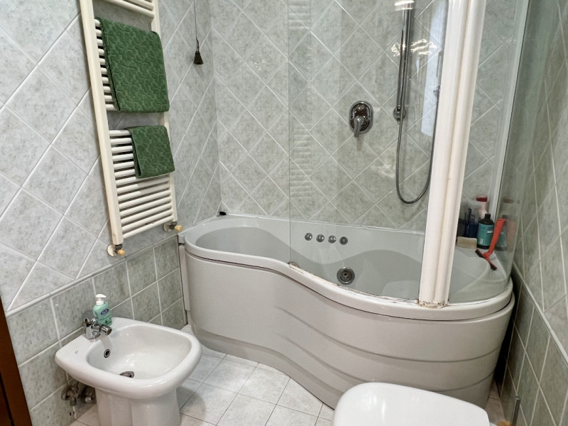 BRESSANVIDO - LOCALITA' POIANELLA: AMPIO MINI CON TAVERNA E GIARDINO ESCLUSIVO - RIF.8379
Scopri ...