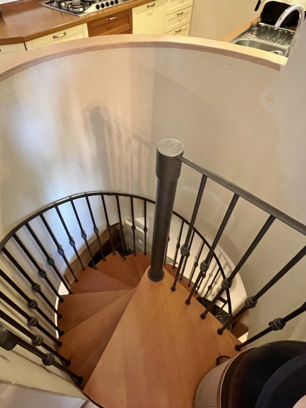 BRESSANVIDO - LOCALITA' POIANELLA: AMPIO MINI CON TAVERNA E GIARDINO ESCLUSIVO - RIF.8379
Scopri ...