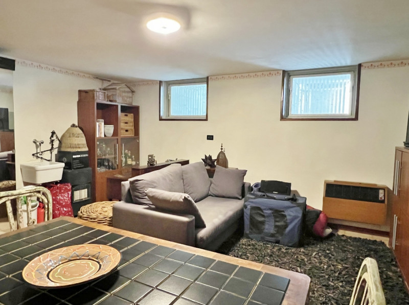 BRESSANVIDO - LOCALITA' POIANELLA: AMPIO MINI CON TAVERNA E GIARDINO ESCLUSIVO - RIF.8379
Scopri ...