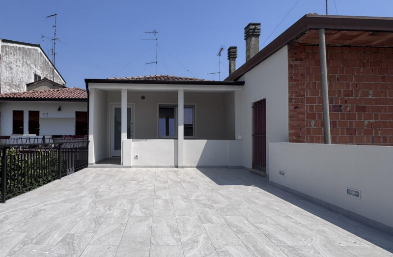 Pozzonovo (PD) – Appartamento completamente ristrutturato a nuovo con terrazza di 40 mq, ingresso...