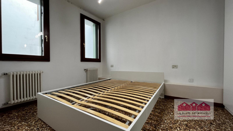 CENTRO STORICO: MINIAPPARTAMENTO ARREDATO IN CENTRO STORICO POSTO AL PRIMO PIANO CON ASCENSORE, C...