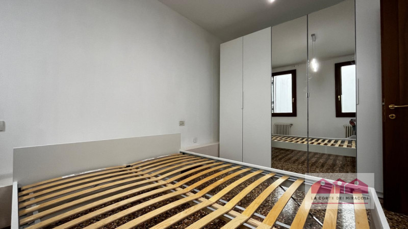 CENTRO STORICO: MINIAPPARTAMENTO ARREDATO IN CENTRO STORICO POSTO AL PRIMO PIANO CON ASCENSORE, C...