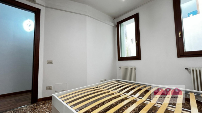 CENTRO STORICO: MINIAPPARTAMENTO ARREDATO IN CENTRO STORICO POSTO AL PRIMO PIANO CON ASCENSORE, C...