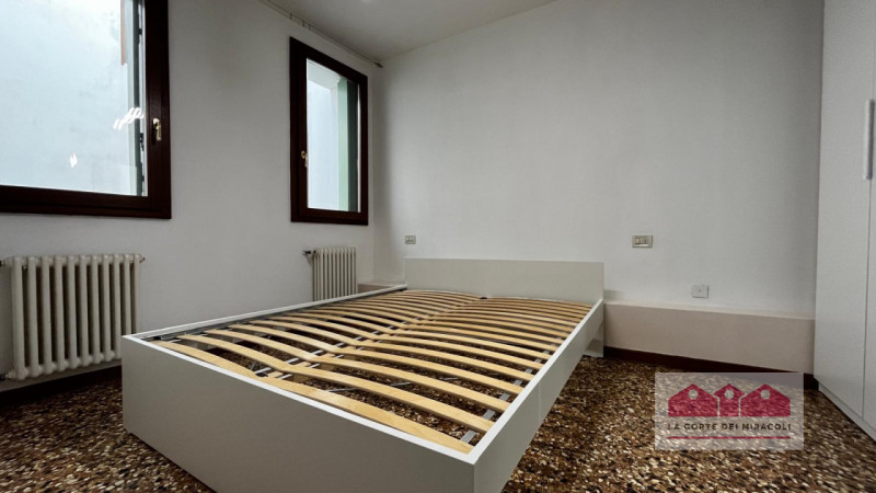 CENTRO STORICO: MINIAPPARTAMENTO ARREDATO IN CENTRO STORICO POSTO AL PRIMO PIANO CON ASCENSORE, C...