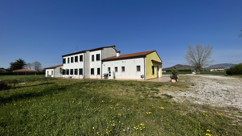 Ciao da Arcobaleno Consulenti Immobiliari ed oggi ti presento una meravigliosa opportunità immobi...