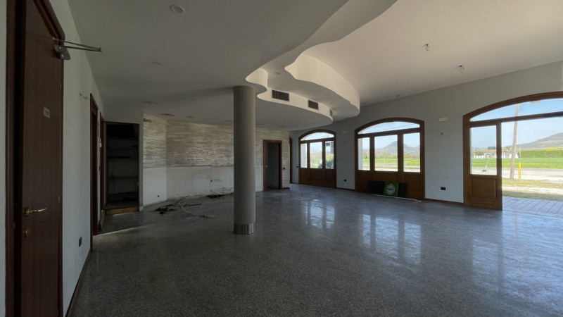 Ciao da Arcobaleno Consulenti Immobiliari ed oggi ti presento una meravigliosa opportunità immobi...