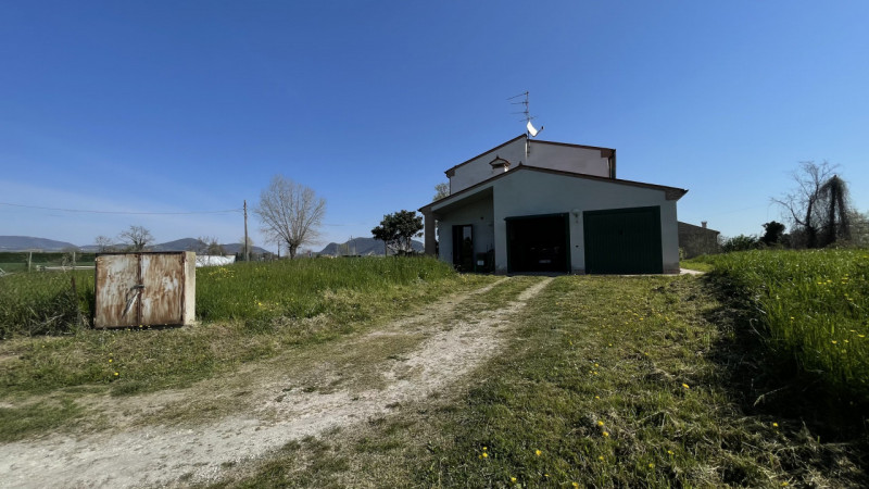 Ciao da Arcobaleno Consulenti Immobiliari ed oggi ti presento una meravigliosa opportunità immobi...