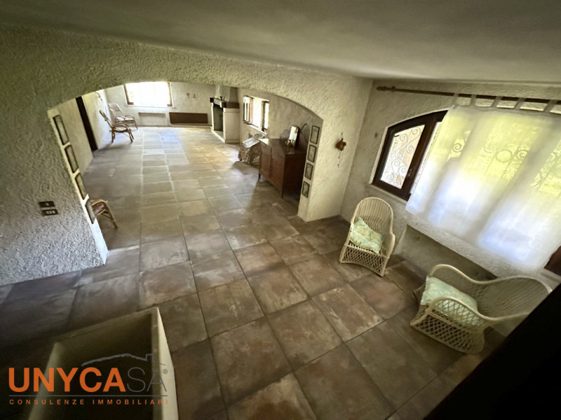 In contesto verdeggiante, valorizzato da tutta la tranquillità che offre la zona senza farsi manc...