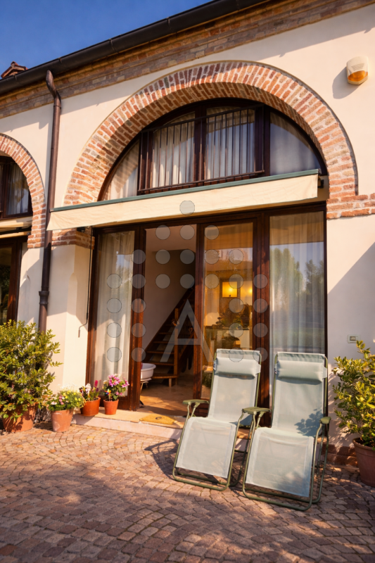 Eleganza su due livelli, emozione senza compromessi.

Ci sono case che si abitano. E poi ci sono ...