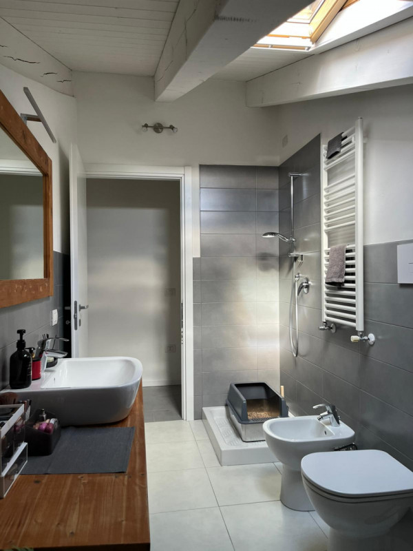 SANT'ANGELO DI SANTA MARIA DI SALA  - Posizionato in centro paese, lontano dal traffico e comodo ...