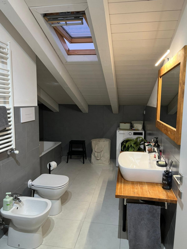 SANT'ANGELO DI SANTA MARIA DI SALA  - Posizionato in centro paese, lontano dal traffico e comodo ...