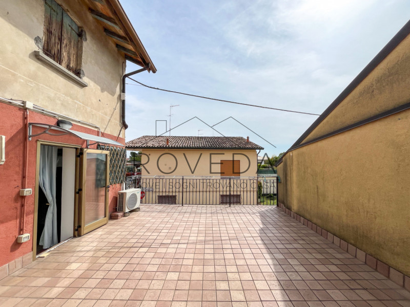 VILLORBA 

RIF: VL1

L’agenzia Roveda Immobiliare ha il piacere di proporvi in vendita questa gra...