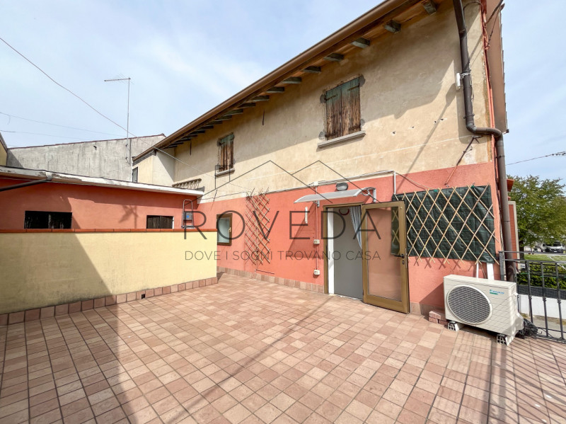 VILLORBA 

RIF: VL1

L’agenzia Roveda Immobiliare ha il piacere di proporvi in vendita questa gra...