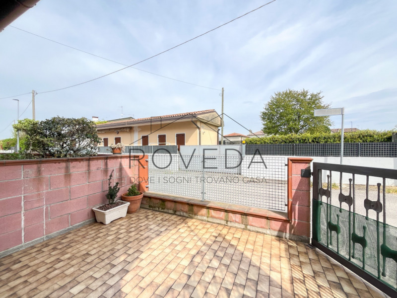 VILLORBA 

RIF: VL1

L’agenzia Roveda Immobiliare ha il piacere di proporvi in vendita questa gra...