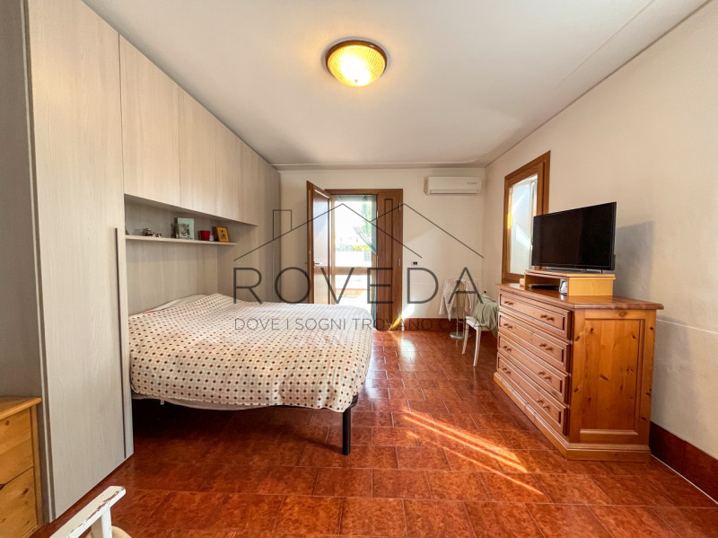 VILLORBA 

RIF: VL1

L’agenzia Roveda Immobiliare ha il piacere di proporvi in vendita questa gra...