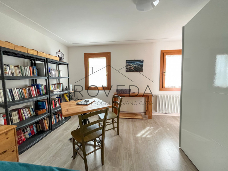 VILLORBA 

RIF: VL1

L’agenzia Roveda Immobiliare ha il piacere di proporvi in vendita questa gra...