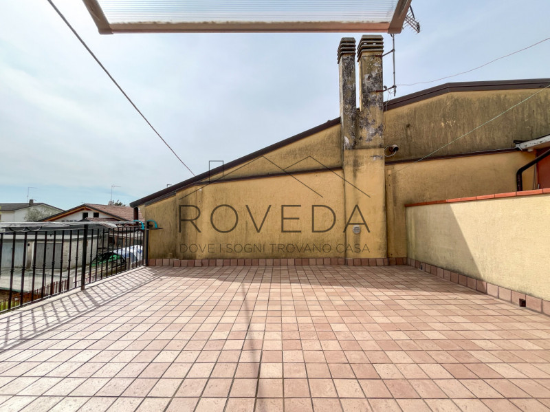 VILLORBA 

RIF: VL1

L’agenzia Roveda Immobiliare ha il piacere di proporvi in vendita questa gra...