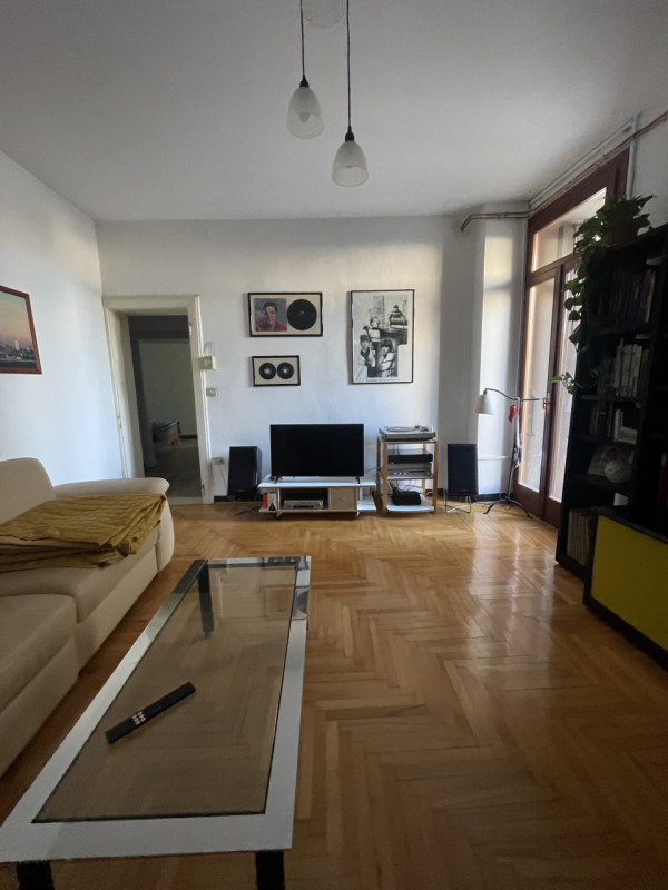 Scopri un'opportunità unica nel centro storico di Vicenza! Questo appartamento trilocale, situato...