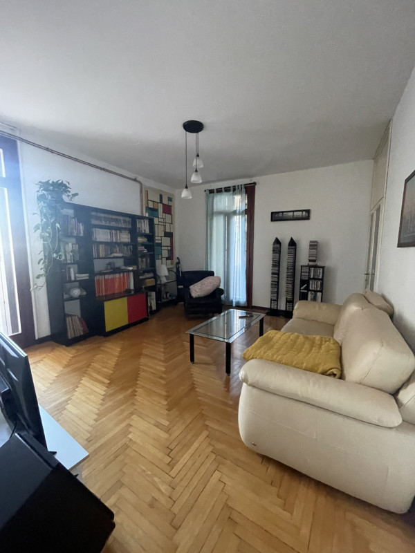 Scopri un'opportunità unica nel centro storico di Vicenza! Questo appartamento trilocale, situato...