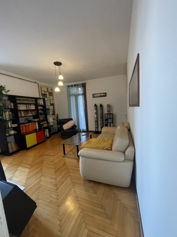 Scopri un'opportunità unica nel centro storico di Vicenza! Questo appartamento trilocale, situato...