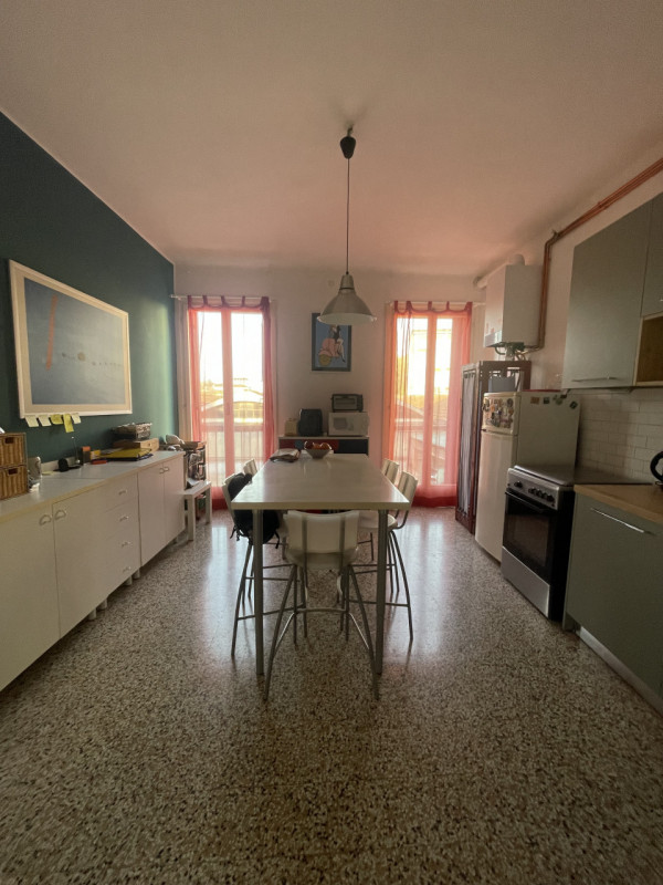 Scopri un'opportunità unica nel centro storico di Vicenza! Questo appartamento trilocale, situato...