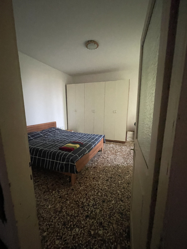 Scopri un'opportunità unica nel centro storico di Vicenza! Questo appartamento trilocale, situato...