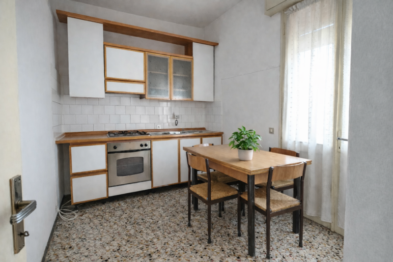 Proponiamo in vendita una porzione di bifamiliare, sviluppata interamente su un unico livello al ...