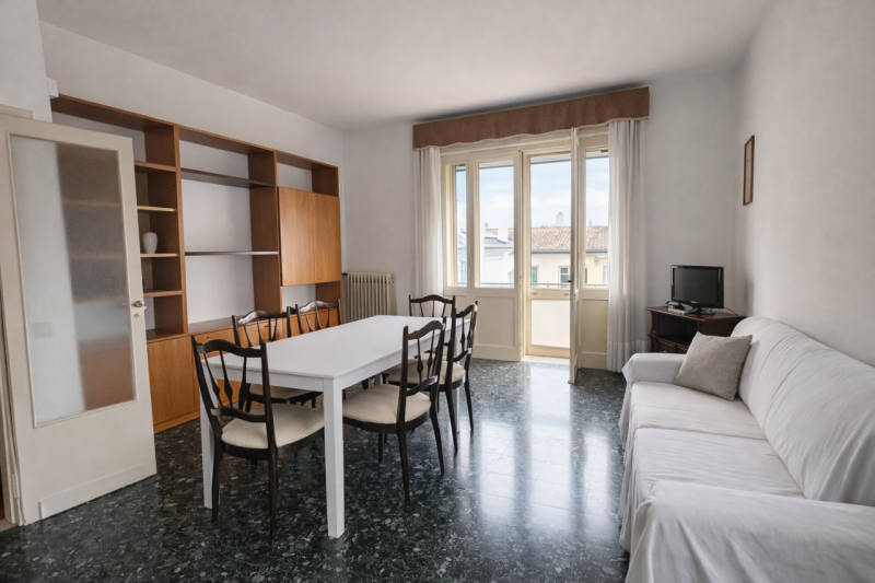 Proponiamo in vendita una porzione di bifamiliare, sviluppata interamente su un unico livello al ...