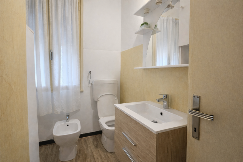 Proponiamo in vendita una porzione di bifamiliare, sviluppata interamente su un unico livello al ...