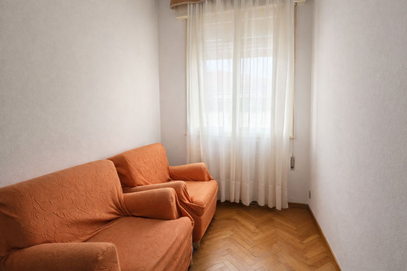 Proponiamo in vendita una porzione di bifamiliare, sviluppata interamente su un unico livello al ...