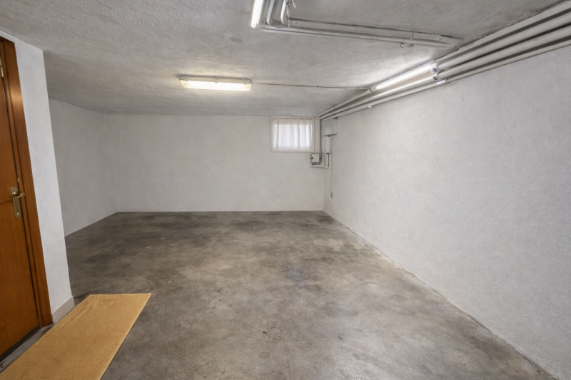 Proponiamo in vendita una porzione di bifamiliare, sviluppata interamente su un unico livello al ...