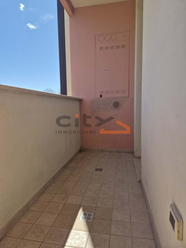 In zona San Fortunato, all’interno di un contesto tranquillo e ben servito, proponiamo in vendita...